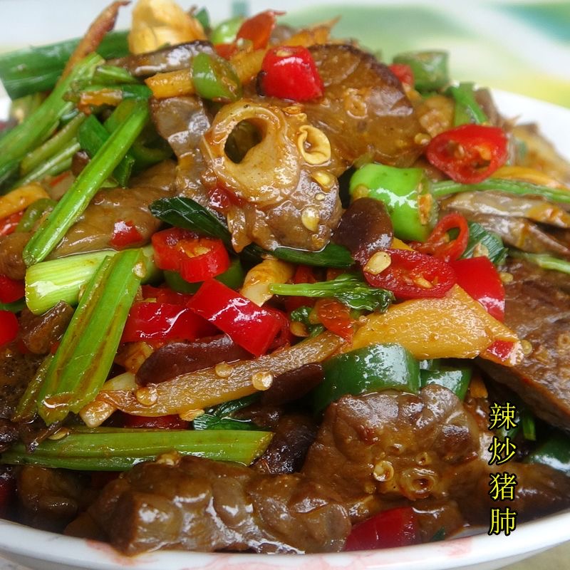 Pig whole lungs, raw pig lungs with throat, edible native pig sewage, pig lung tube viscera, fresh frozen and shipped cheaply