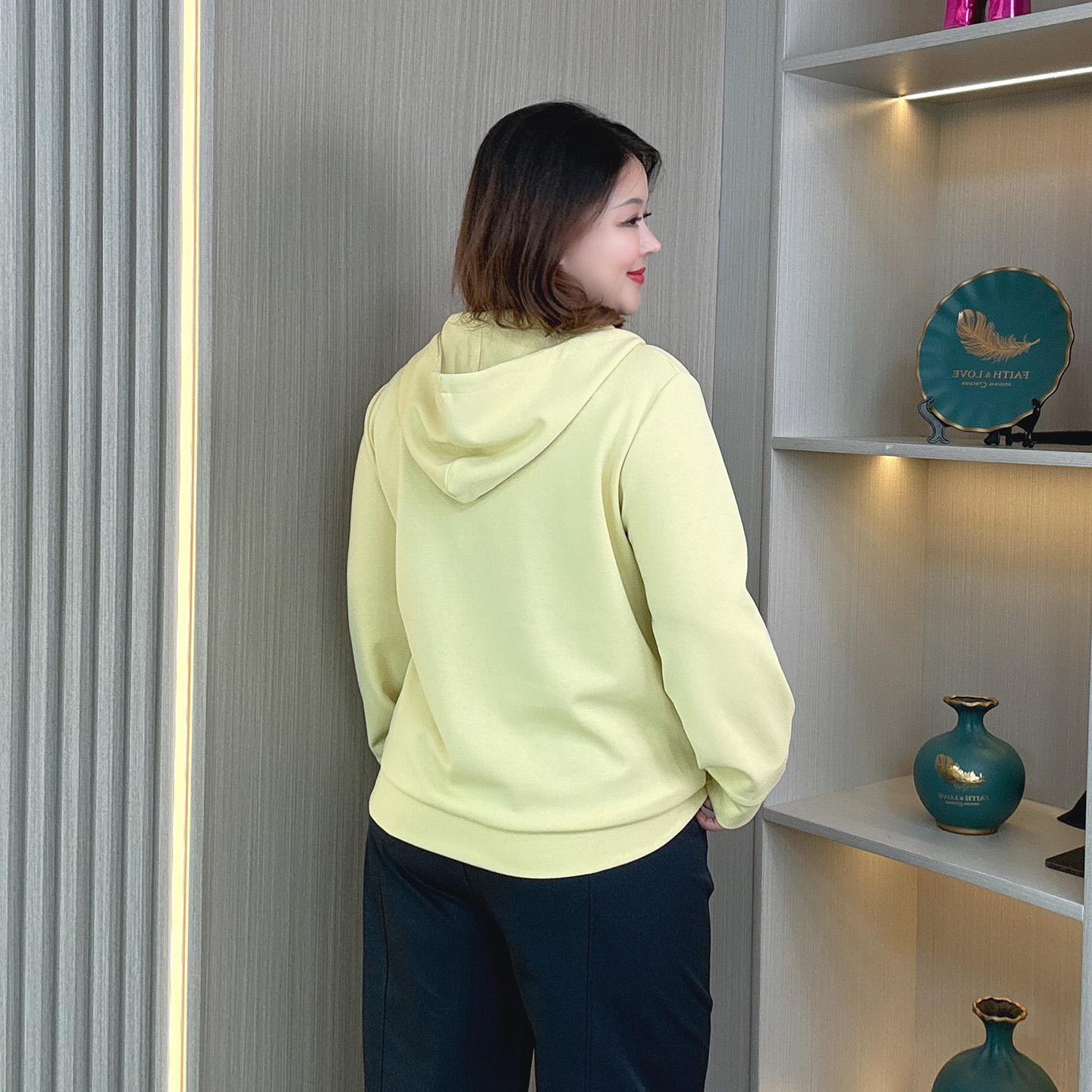 大码女装假两件V领连帽卫衣女春秋季新款胖mm巨显瘦遮肉百搭上衣 - 图3