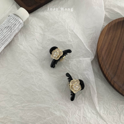 粉哑光质地山茶花刘海对夹珍珠发抓小头饰女发夹侧边抓夹韩国发饰 - 图0