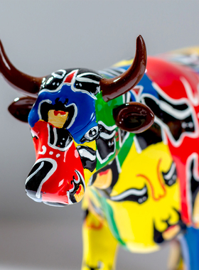 cowparade华尔街手绘酒柜摆件