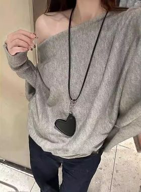 2025新款皮质爱心项链长款挂脖配饰女毛衣链轻奢小众高级感卫衣链