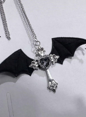 哥特蝙蝠翅膀十字架爱心吊坠大号毛衣链项链
