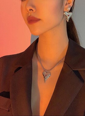 异形融化爱心项链 小众设计感复古甜酷朋克金属镶钻桃心吊坠颈链