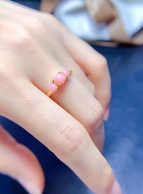 天然粉欧泊戒指主石尺寸：4×4mm+5×5mm精工925银镶嵌支持检测