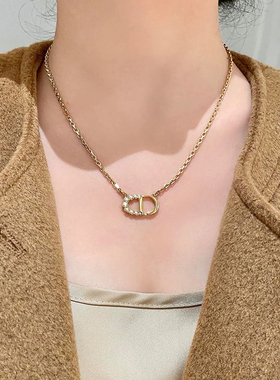 奥米迪奥C字母D珍珠不对称项链女高级感时尚气质颈链百搭锁骨链