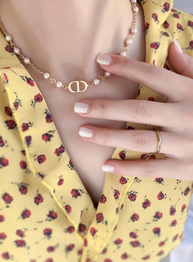 奥米迪奥cd字母珍珠链条锁骨链女