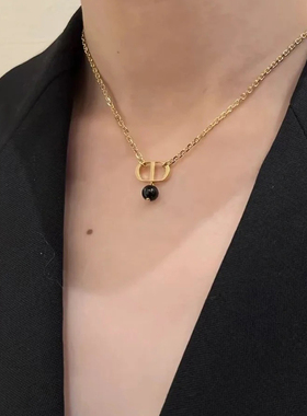 字母珍珠吊坠CD项链女2026新款