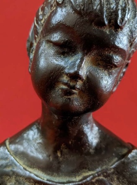 友沢正彦作品铜质抱猫的女孩，可收藏，重3.7公斤，本体寒13公分