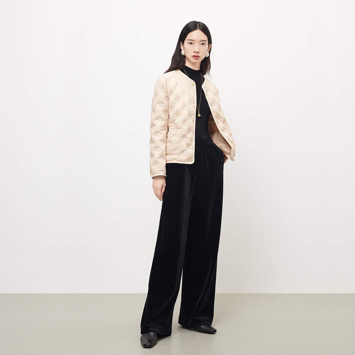 【90白鹅绒】商场同款naivee纳薇25年新款流光缎面保暖短羽绒服女