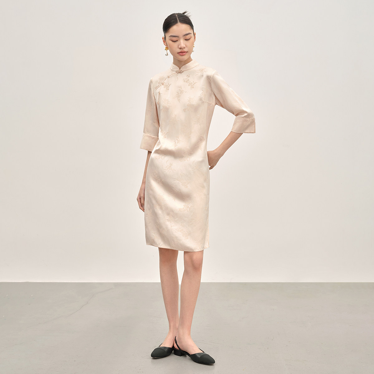 naivee 23春夏中式国风缎面连衣裙 naivee连衣裙