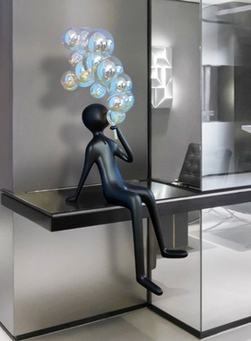 抽象落地人物吹泡泡雕塑