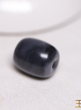 玉奕和田玉青花籽料特色桶珠