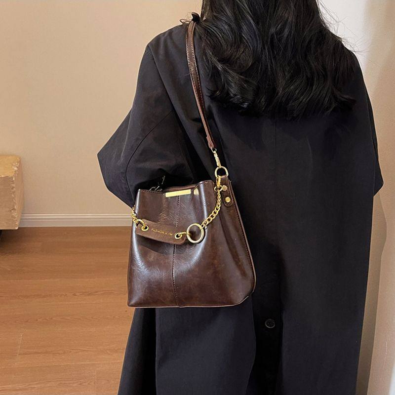 包包女2025新款单肩斜挎包大容量水桶包高级感时尚冬天小挎包,淘宝优惠券,粉丝福利购,淘宝优惠卷