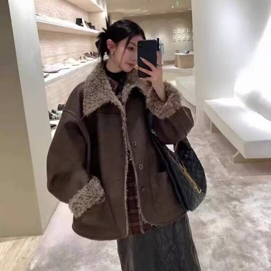 Women's reversible eco-friendly fur one-piece mid-length jacket