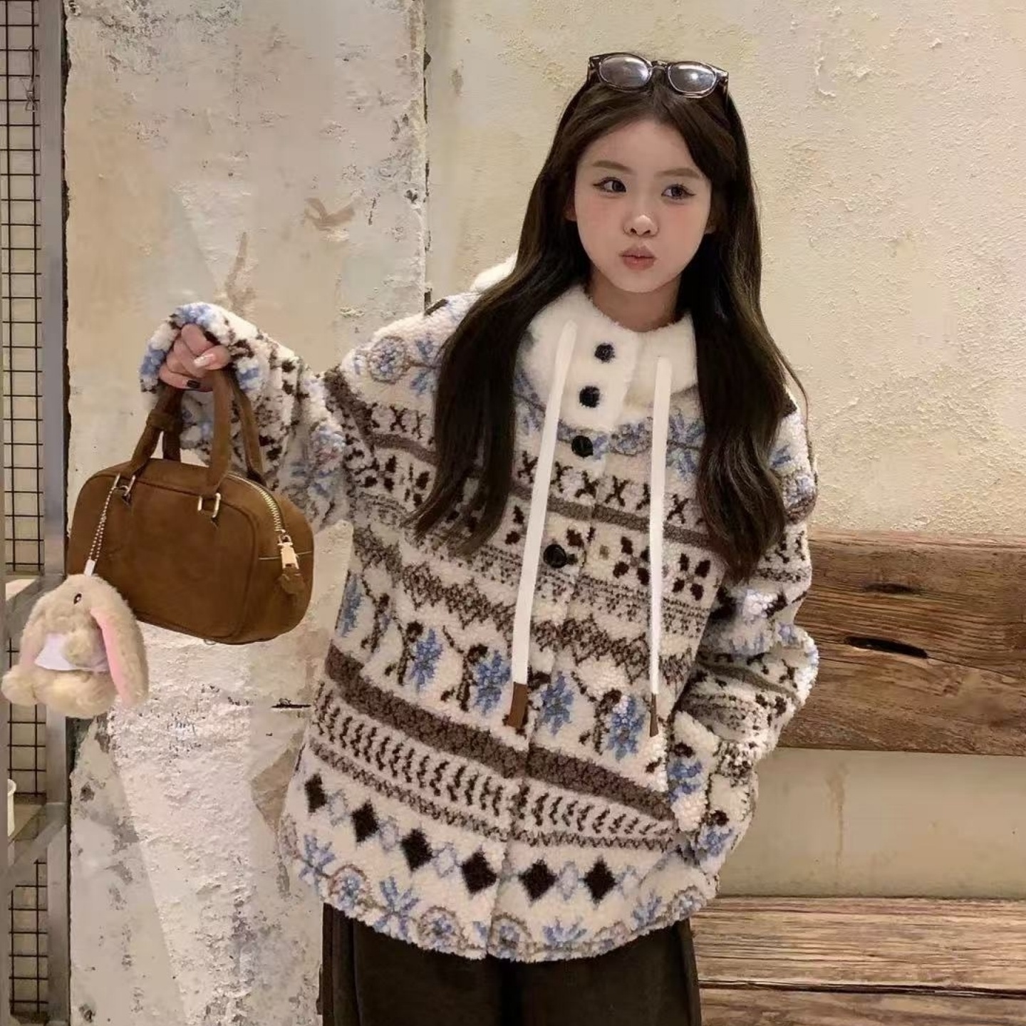 费尔岛羊羔毛连帽外套女2025冬季新款宽松加厚皮毛一体毛绒绒上衣 - 图3