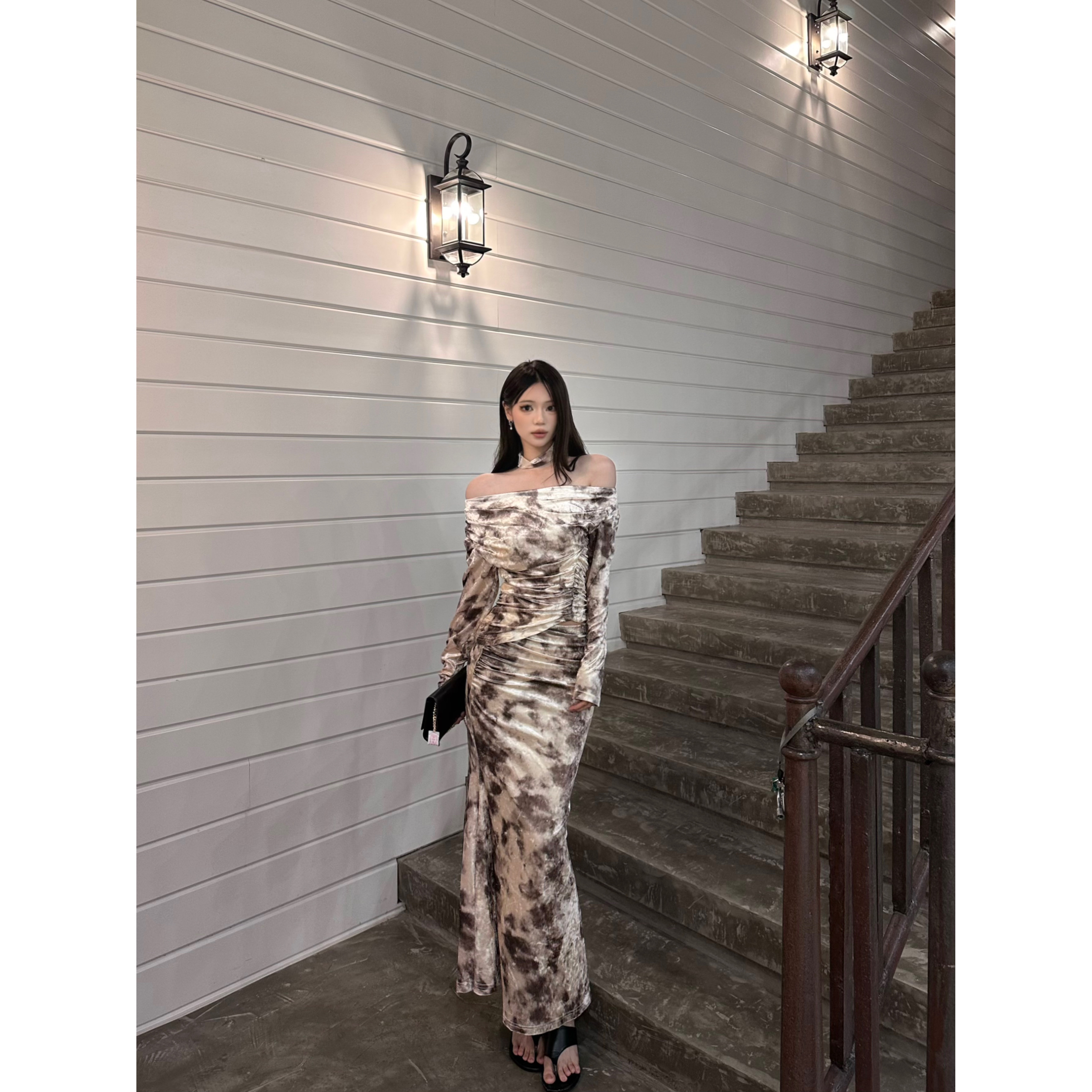 性感纯欲御姐轻熟风丝绒连衣裙显瘦秋冬两件套包臀修身设计感长裙 - 图1