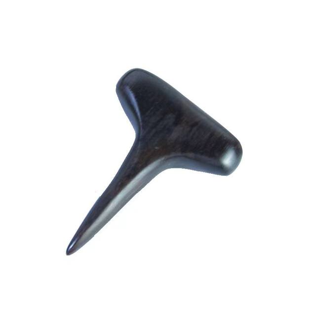 The solid material of sandalwood feels comfortable and clears the meridians.