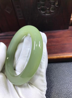 和田玉晴水女士手镯玉镯镯子重58.7克玉净如水没有结构56.6口径