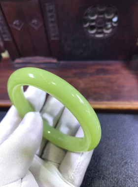 和田玉析木椴树林黄绿河磨玉54口圆条手镯56克女士玉镯镯子纯天然