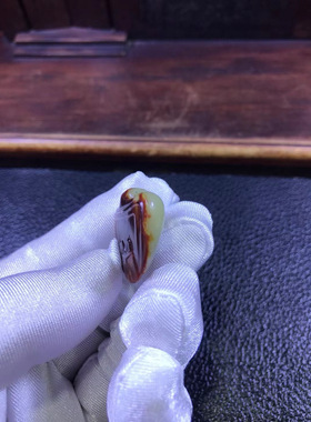 和田玉析木黄白老玉籽料河磨玉火燎皮仿古挂坠9克东北透闪石玉