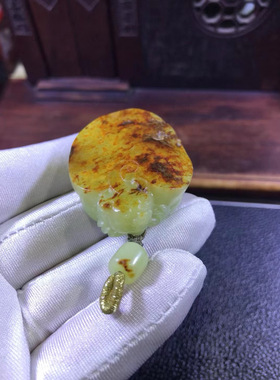 黄白老玉河磨玉籽料洒金皮龙龟吊坠挂坠手把件54克厂家直销定制