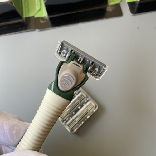 德国品质！4刀头男士便携手动三层剃须刀不锈钢可水洗刮胡刀套装 - 图3