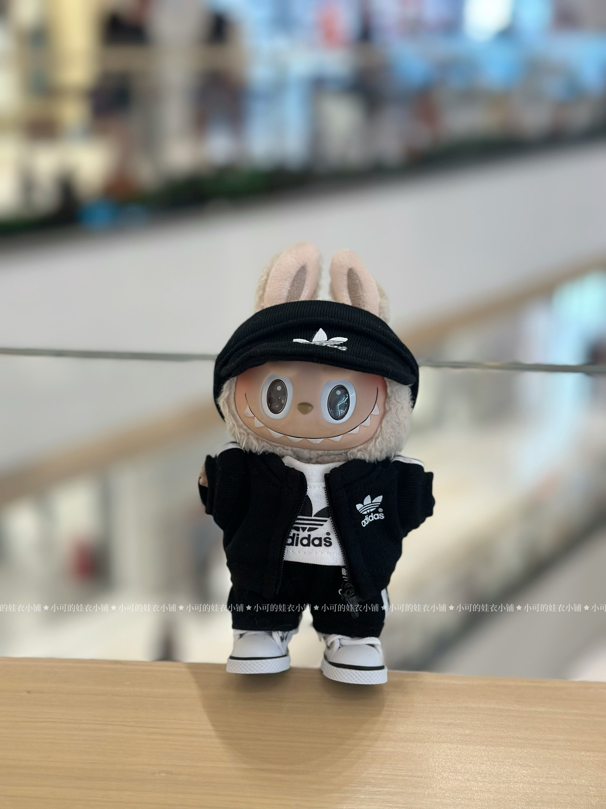 Labubu挂件17cm搪胶公仔衣服拉布布心动马卡龙前方高能套装娃衣 - 图0