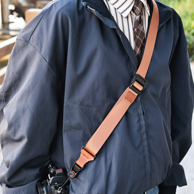 Camera quick-release shoulder strap compatible with PD quick-release accessories