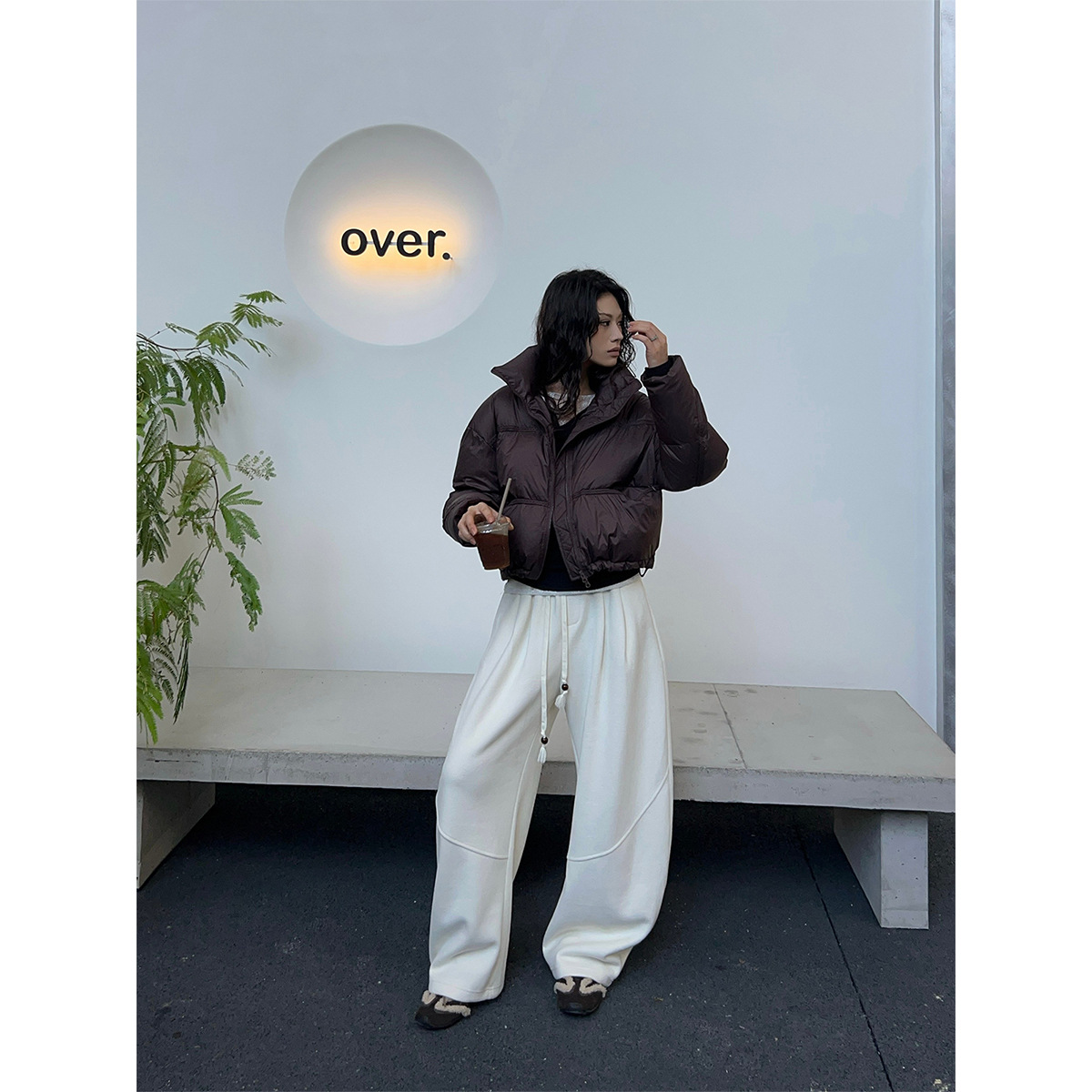 2025冬季新款浮雕花立领短款羽绒服90白鸭绒加厚面包服外套85580 - 图2