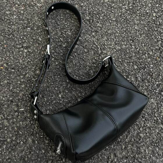 Black sweet and cool motorcycle bag 2024 new niche bag fashion high-end armpit bag single shoulder crossbody bag trendy