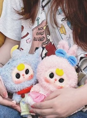 娃三岁毛绒幼稚园盲盒装饰摆件