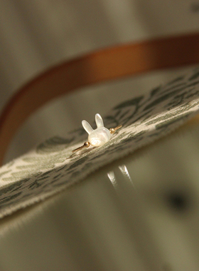 女款白蝶贝小兔子兔年