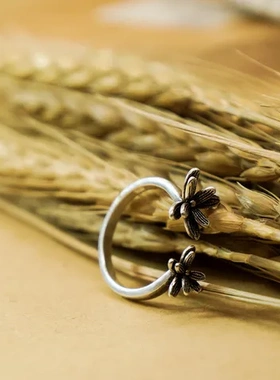 仿纯银复古饰品泰银仿古戒指花朵款式女款巧兰轩流行时尚风格