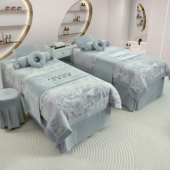 Grab 1 and get 5 free gifts, a four-piece beauty quilt set with great value