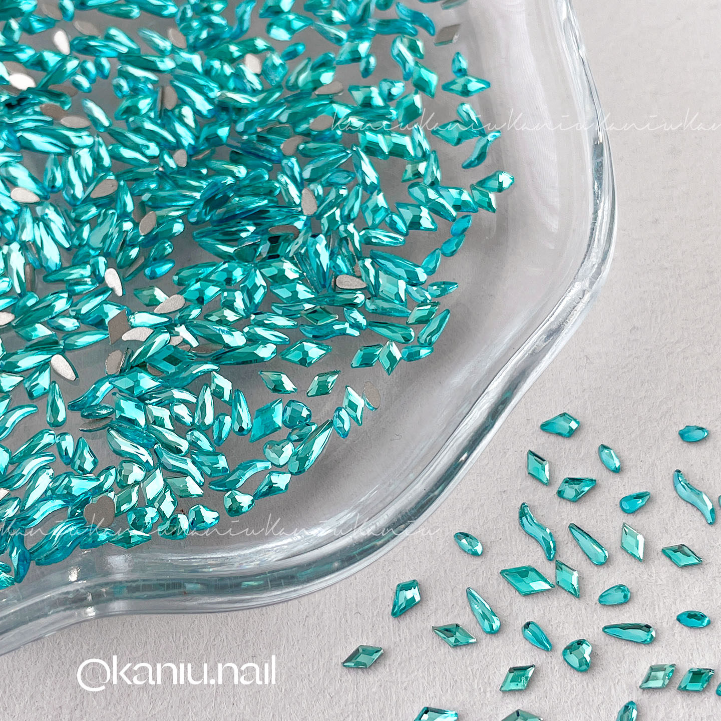 美甲饰品湖蓝爆闪平底异形钻混装蓝色显白马眼水滴迷你指甲装饰品,淘宝优惠券,粉丝福利购,淘宝优惠卷