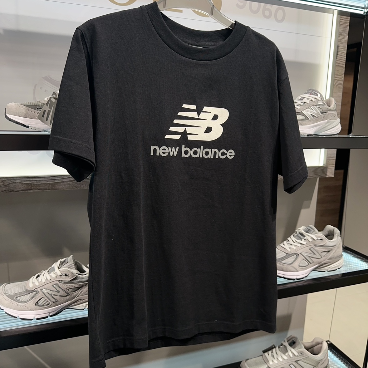 NEW BALANCE NB24新款男女简约舒适圆领运动休闲短袖T恤 AMT41654 - 图3