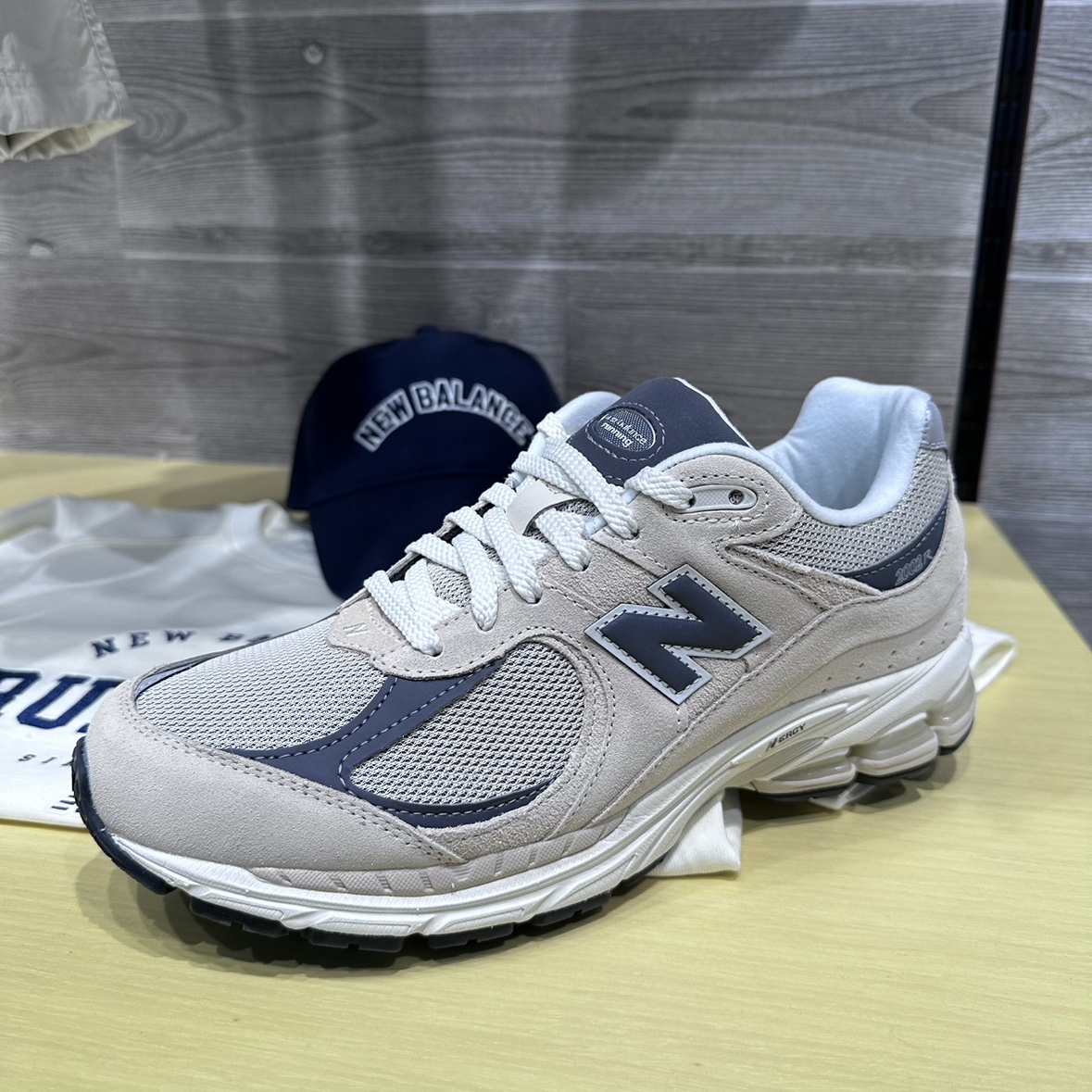 NEW BALANCE NB24新款男女复古舒适百搭休闲跑步鞋 M2002RFA/RFB-图3