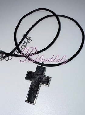 原创手作小众个性y2k哥特朋克真皮十字架吊坠皮革硅胶绳钛钢项链