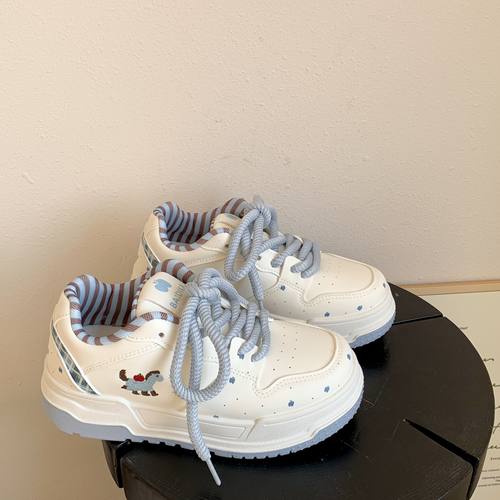 可爱苹果印花小白鞋女2026新款条纹厚底小众宅系chic面包鞋板鞋 - 图1