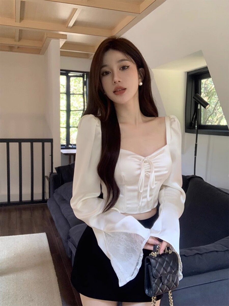 法式复古缎面露脐修身衬衫女夏季设计感短款方领气质喇叭长袖上衣 - 图1