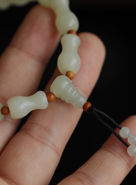 天然和田玉花瓶手链玉质油润细腻有质感