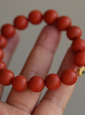 高端定制天然南红手链磨砂质感难得的料子搭配纯银鎏金镶嵌翡翠