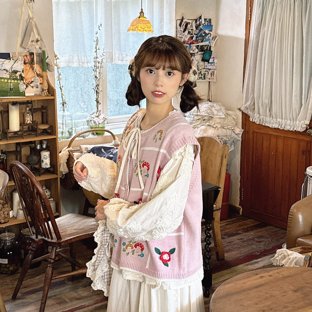 Handmade three-dimensional flower and mushroom embroidered knitted vest