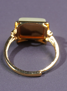 方言新疆细腻鸡油黄玉银镶玉戒指