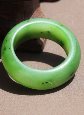 俄罗斯老料高油细菠菜绿碧玉戒指