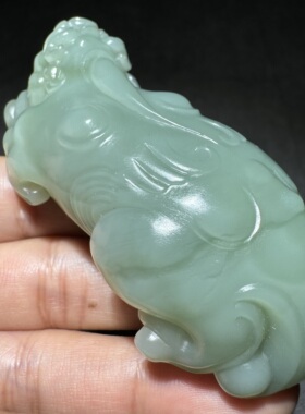 重磅方言和田玉精品老坑俄料碧玉鸭蛋青大师工艺收藏级貔貅把件S6