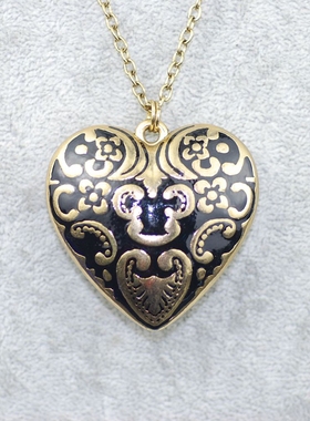 经典长款神秘花纹心形脸谱毛衣链