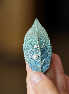 胸针设计感小众刺绣叶子别针渐变蓝色高端礼物高级感胸花秋冬