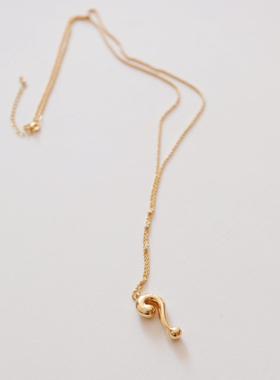 简约金色问号吊坠项链女时尚金属链条锁骨链高级感个性长款毛衣链