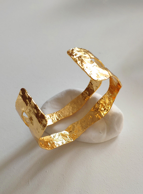 不规则时尚设计肌理感手镯